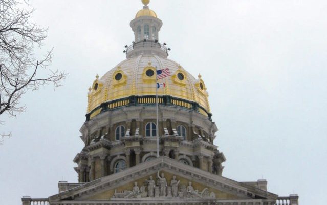Senate subcommittee approves bill to end tenure at UI, ISU and UNI