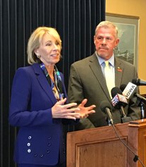 U.S. Education Secretary in Iowa to tout her ‘school choice’ plan