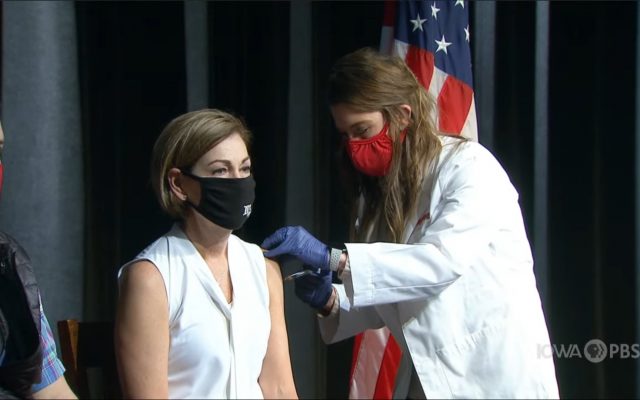 Reynolds receives Johnson & Johnson vaccine at news conference