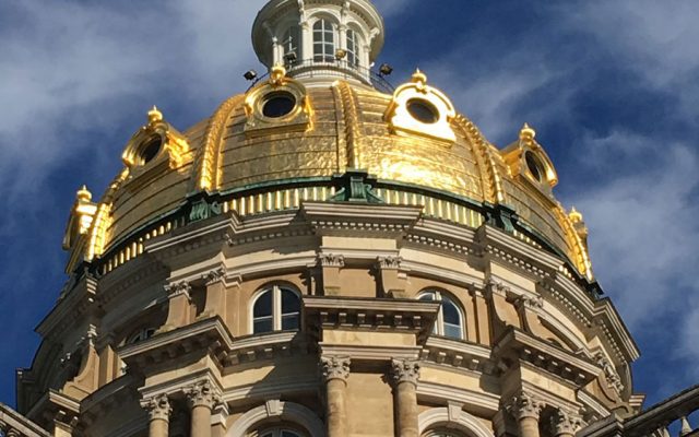Prayer and an ovation in Iowa legislature, in support of Ukraine