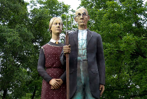 Giant figures from ‘American Gothic’ are back in Anamosa