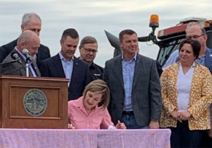 Governor signs Iowa Renewable Fuels Standard into law