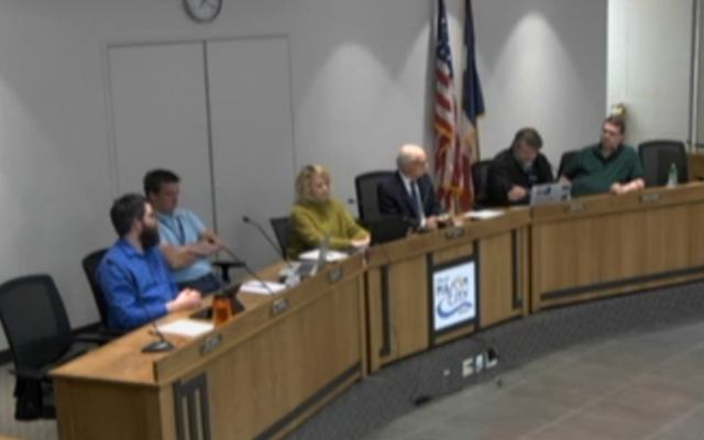 Mason City council delays vote on proposal to provide free wireless internet downtown, deploy technology to improve public safety