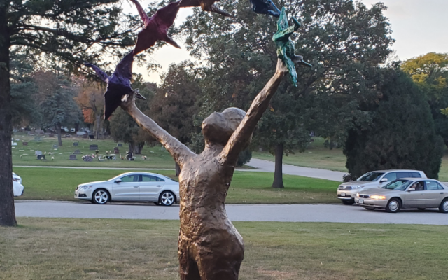 Sculpture placed at Mason City cemetery to help ease suffering of those who experience the grief of losing a child